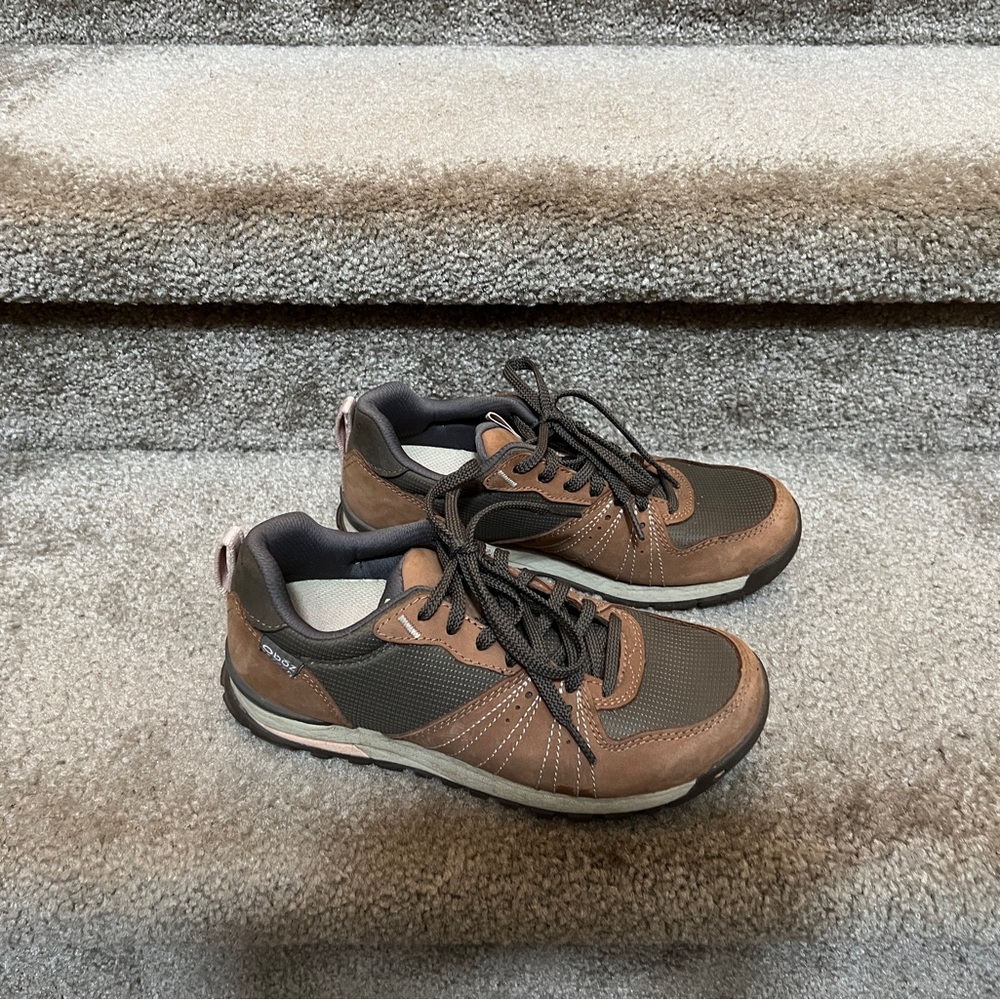 OBOZ women’s hiking sneakers brown size 6